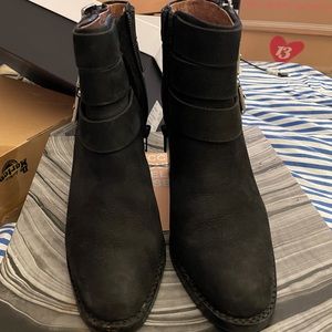 Jeffrey campbells suede buckled boots